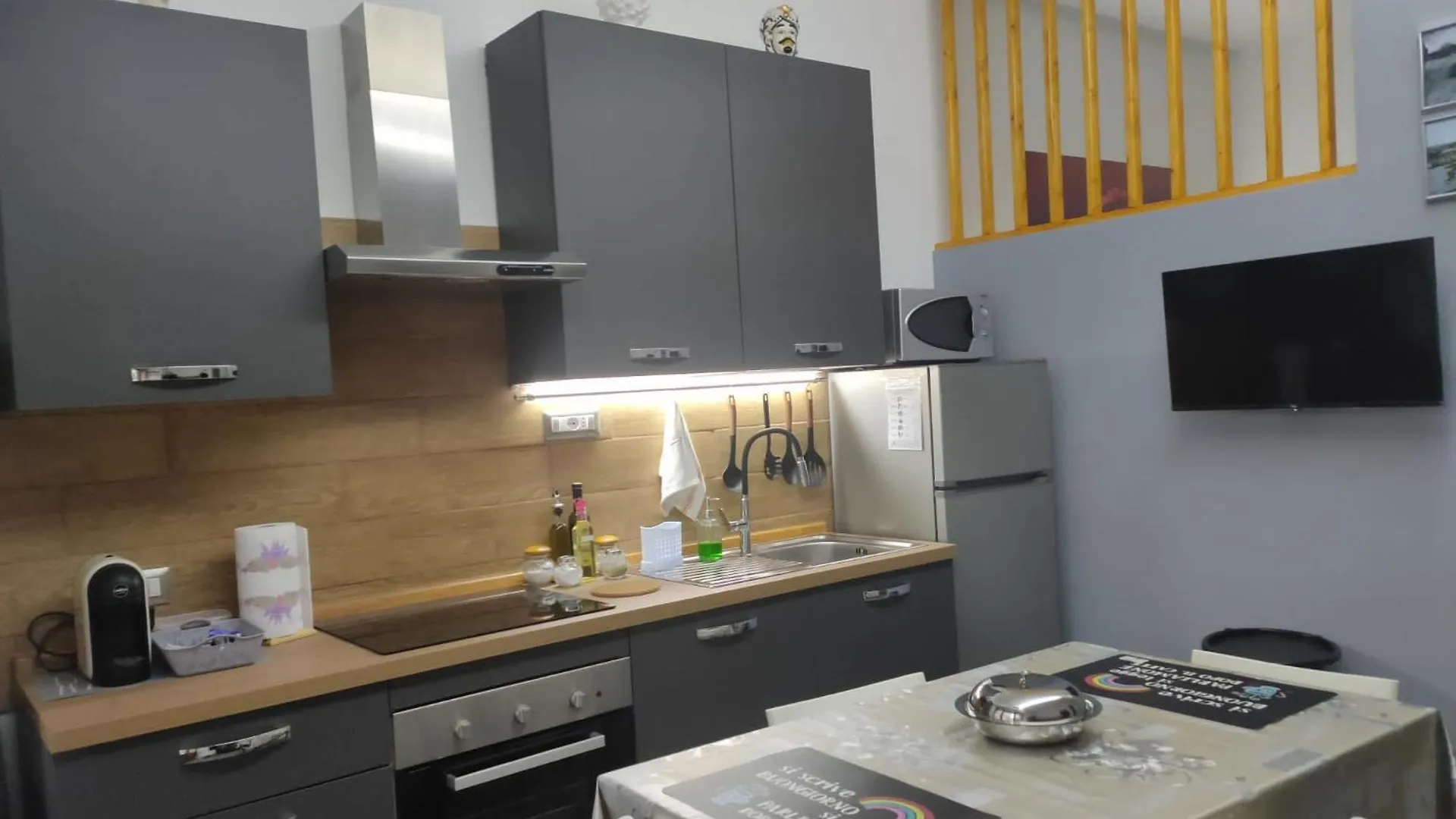 Un Nido Nel Borgo - Casa Vacanze Calzettieri Πιάτσα Αρμερίνα 0*,